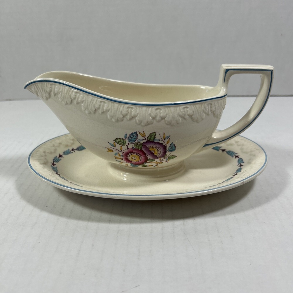 Wedgwood Corinthian Evenlode‎ Floral Gravy Boat Attached Plate